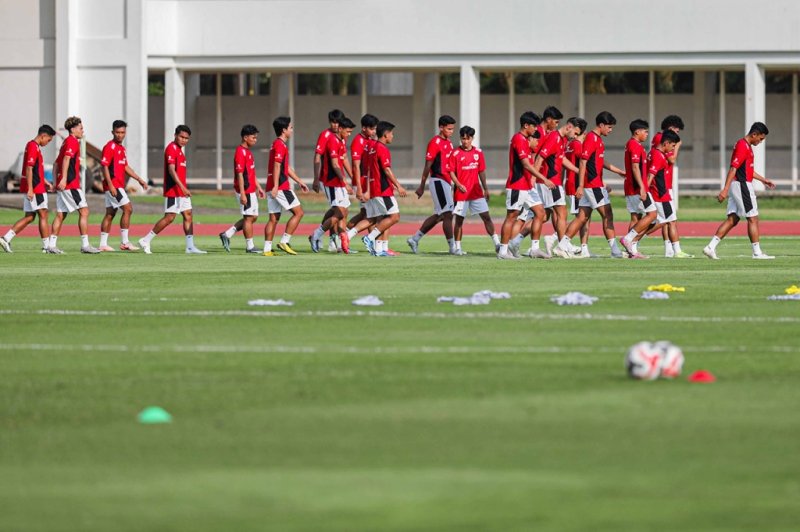 Para pemain Timnas Indonesia U-23 dalam sesi latihan TC Piala AFF 2025