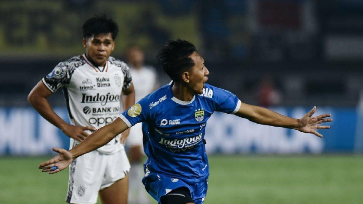 Beckham Putra, salah satu wonderkid Persib Bandung, siap bersinar di Liga 1 Indonesia 2025/2026.