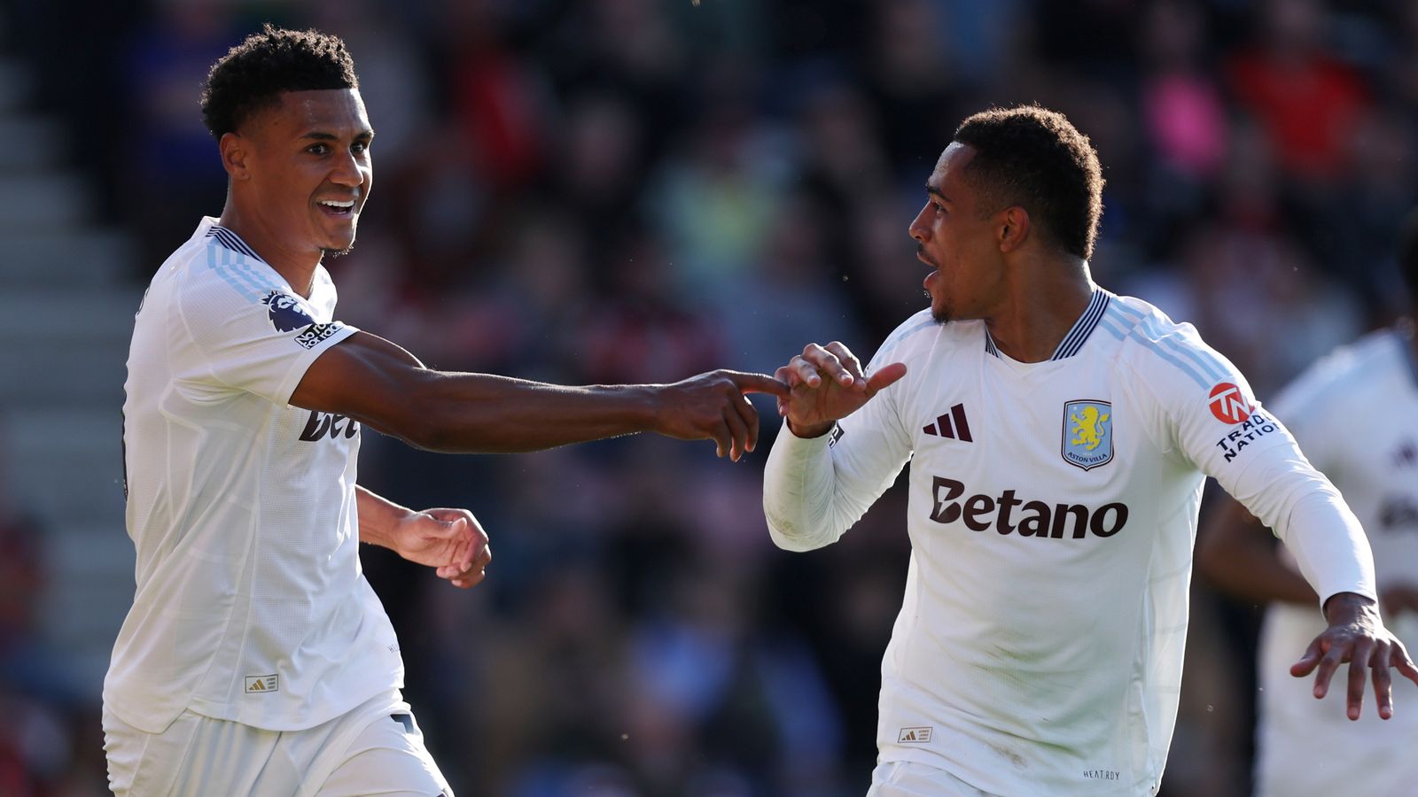 Ollie Watkins diincar Manchester United pada bursa transfer musim panas