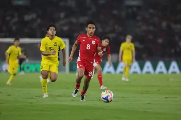 Rayhan Hannan melepas tembakan jarak jauh lawan Thailand U-23